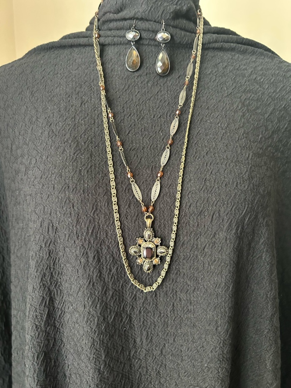 Vintage-Inspired Gold and Brown Pendant Necklace Set - Women Jewelry